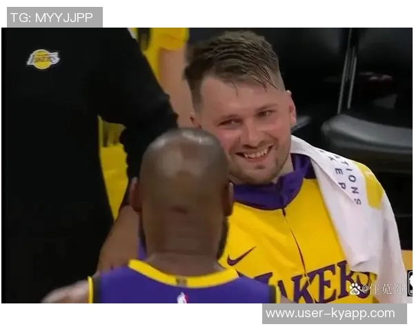 詹姆斯在东契奇和里夫斯的光芒下显得孤独让人心疼的篮球传奇